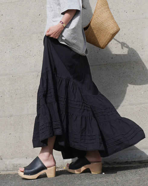Tuck Tiered Skirt / White・Black