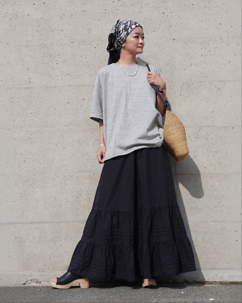Tuck Tiered Skirt / White・Black
