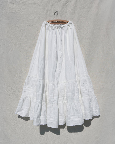Tuck Tiered Skirt / White・Black