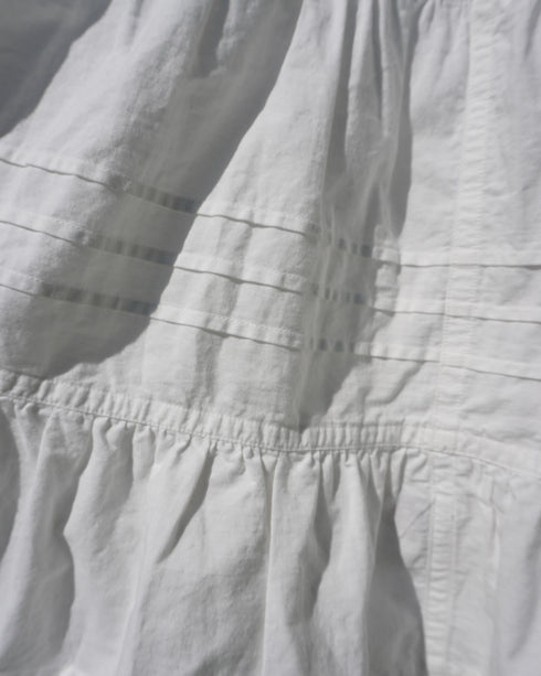 Tuck Tiered Skirt / White・Black