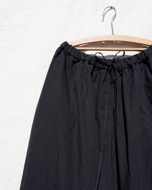 Tuck Tiered Skirt / White・Black