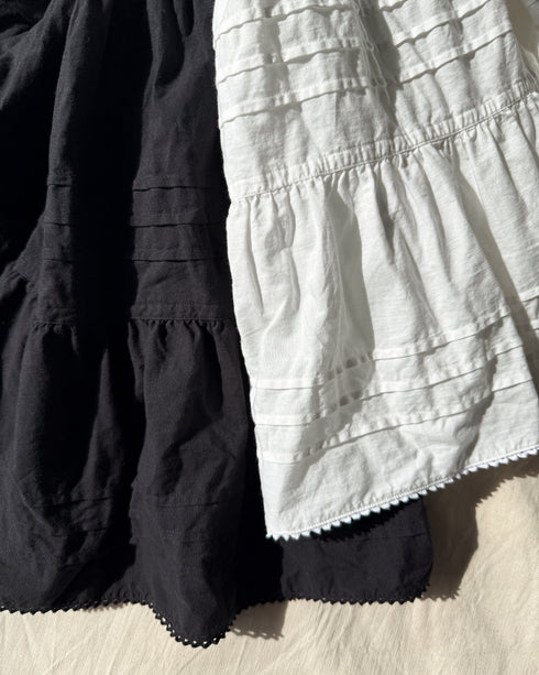 Tuck Tiered Skirt / White・Black